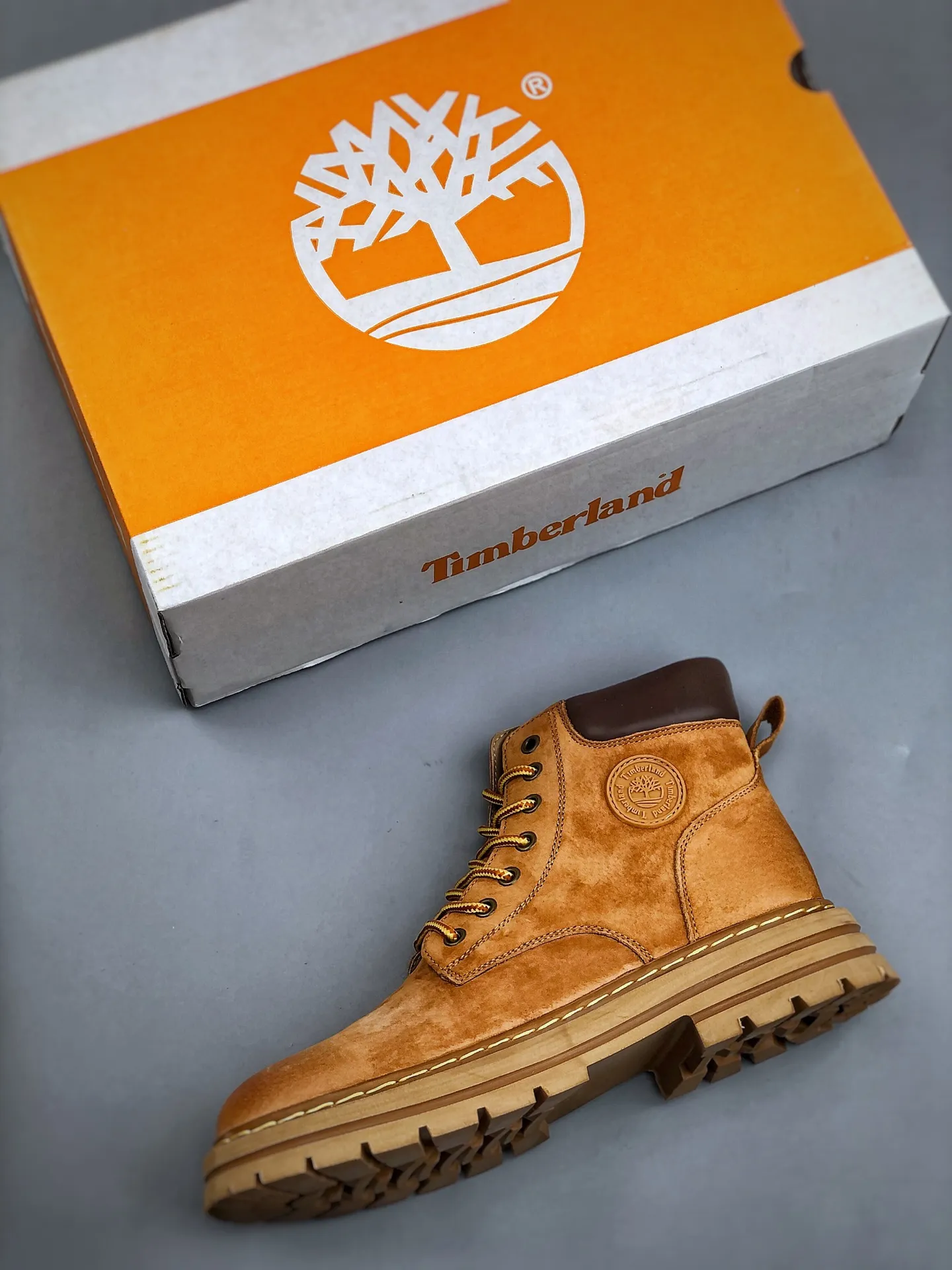 Local 💰560 core recommendation, good price, new goods 🚀Timberland Timberland/Timberland outdoor high-top casual rhubarb boots series #Guangdong Dachang quality original box original packaging #25ss new fashion trend matching The fabric is made of Italian 🇮🇹 top frosted fine-grained cowhide with anti-odor and anti-corrosion genuine leather latex insoles. The outsole and hardware are all made from OEM raw materials. The same process as the original Goodyear never-opening process Good products do not kill pigs. The quality of the first order is strictly controlled. Exclusively released on the entire network. The quality is beyond doubt. The whole set of official website unified packaging gives you a perfect wearing experience. The quality is exquisite and durable. A must-have for sportsmen. Specially designed to prevent handsomeness. High-quality and first-class foot feel. This winter, it is specially used for cold protection and outdoor use. Daily casual matching. Size: 39 40 41 42 43 44 (leather shoe size)